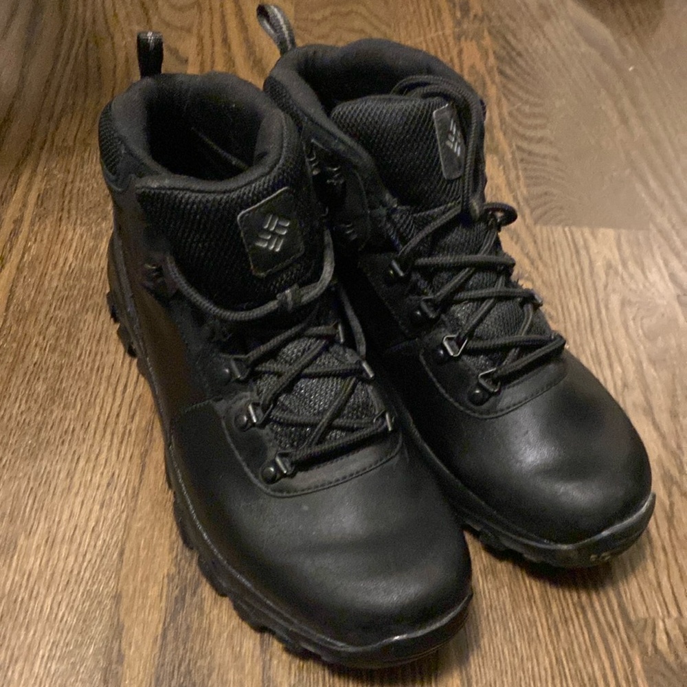 Black Columbia Snow Boots